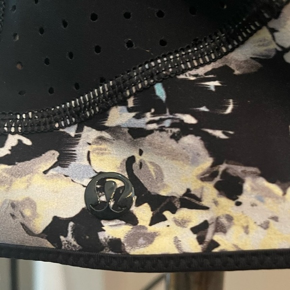 **SOLD** Lululemon | RARE Salty Swim Sleeveless Rashie - Picture 7 of 9